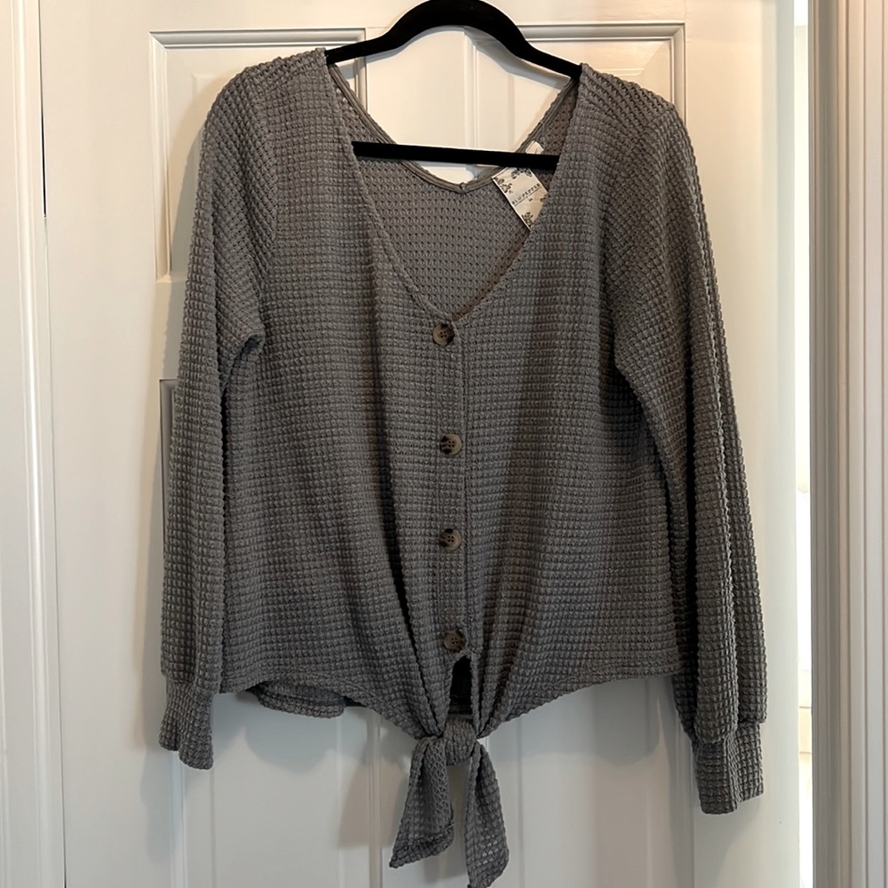 Blu Pepper size M gray long sleeve top